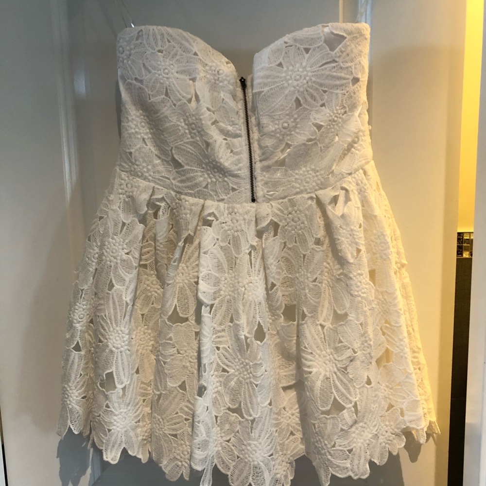 NWOT Pretty white dress - Picture 2 of 6